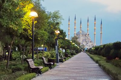 Vyhledej akční letenky - Adana