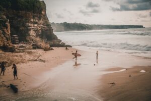 Pláž a surfování na Bali